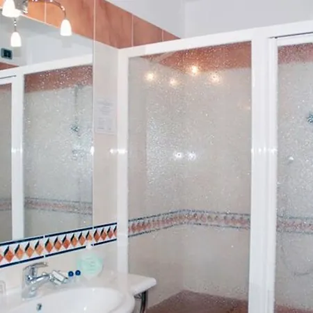 Ξενοδοχείο Baia 4*