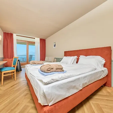 Baia Hotel 4*