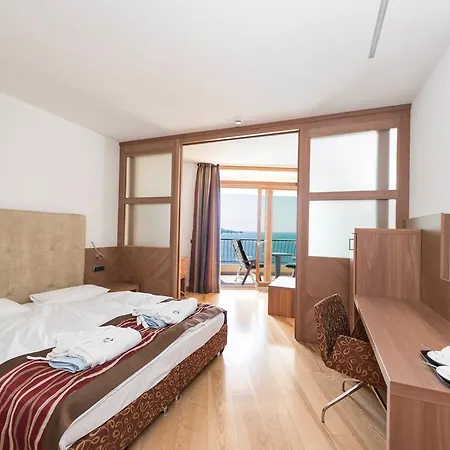 Hotell Baia 4*